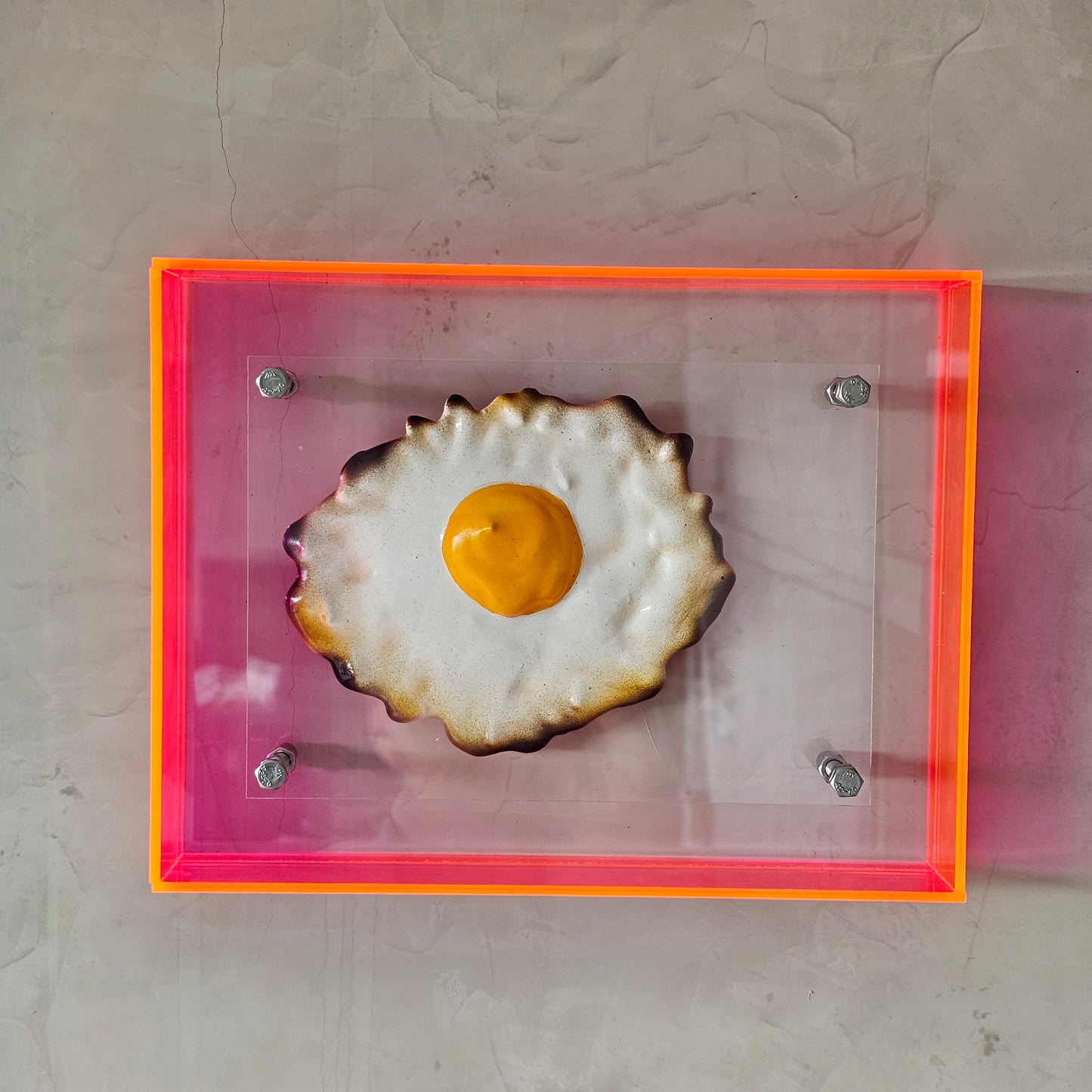 Ei in lijst. 17 x 22 cm.