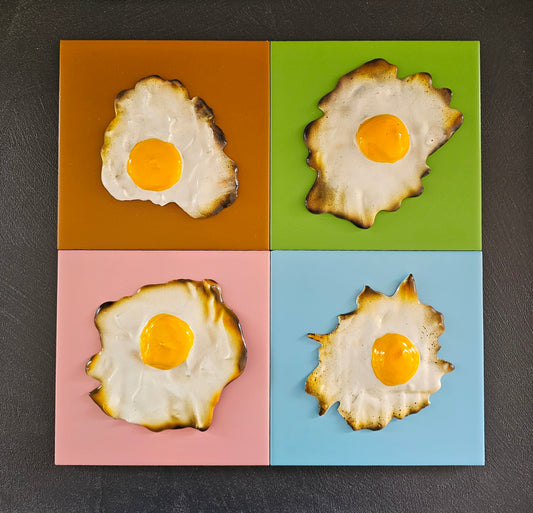 Eitjes. 30 x 30 cm.