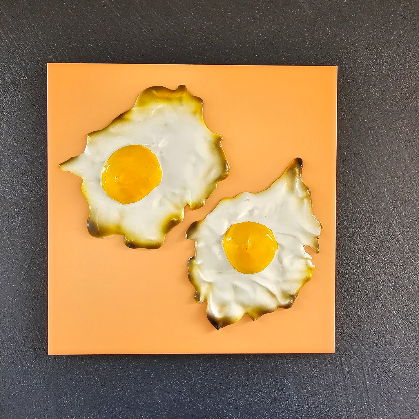 Twee eitjes. 20 x 20 cm.