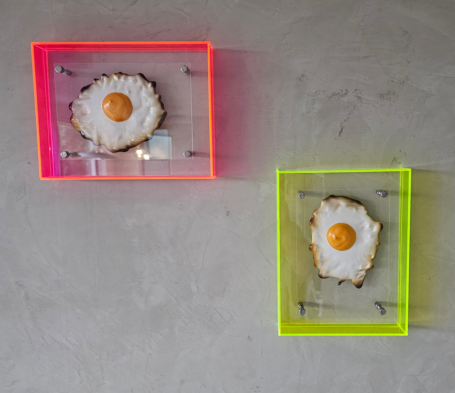 Ei in lijst. 17 x 22 cm.